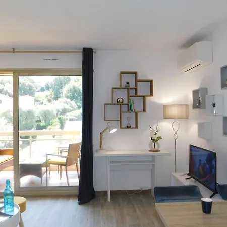 Beautiful Anthala Studio With Pool Parking And Air Conditioning Апартаменты *
